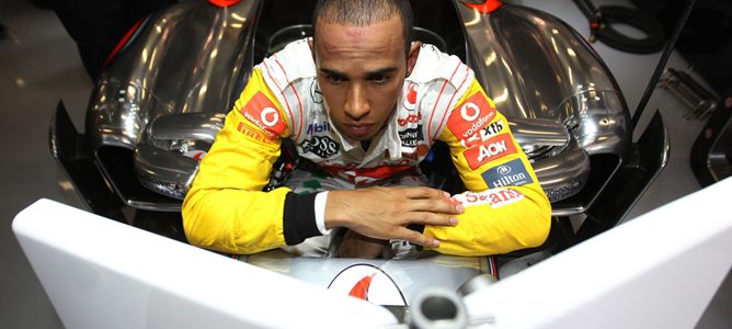 Lewis Hamilton sigue atento a lo que hacen los demás en la pista