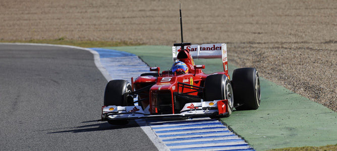 Fernando Alonso con el Ferrari F2012 en Jerez