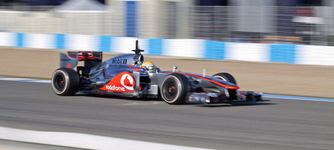 Lewis Hamilton con el McLaren MP4-27 en Jerez