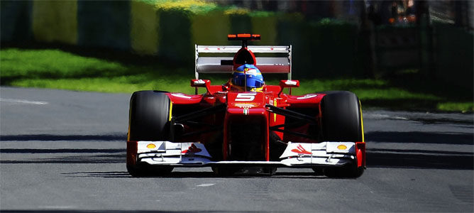 Fernando Alonso rueda en Melbourne