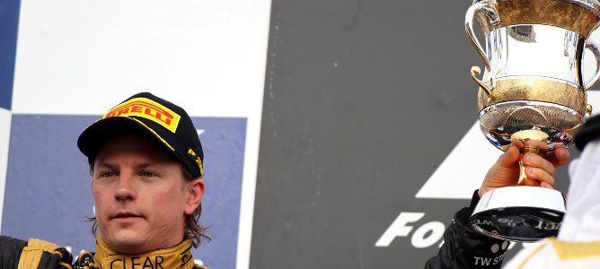 Kimi Räikkönen en el podio de Baréin