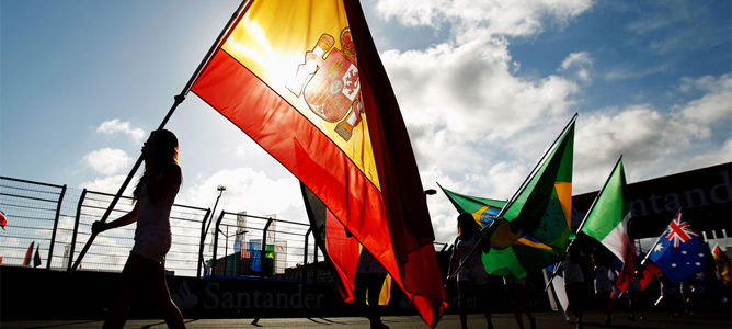 Bandera de España en el GP de Europa en Valencia 2012