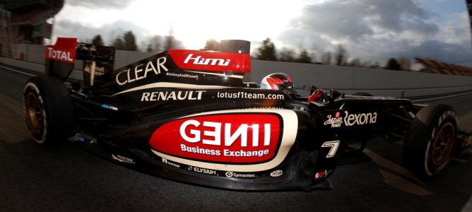 Kimi Räikkönen en el pitlane de Montmeló con su Lotus E21