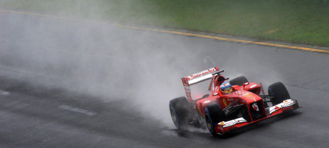 Fernando Alonso con neumáticos de lluvia extrema