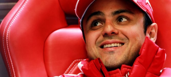 Felipe Massa en el box de Ferrari