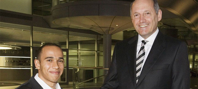Dennis: "Siempre recordaré con cariño el tiempo que Hamilton pasó con nosotros"