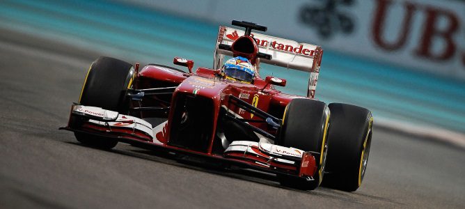 Fernando Alonso rueda en Abu Dabi