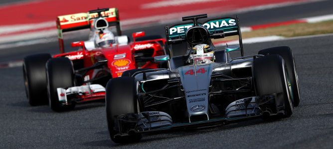 Ecclestone: "Si Ferrari no lucha por el Mundial, tendremos a Mercedes dominando"