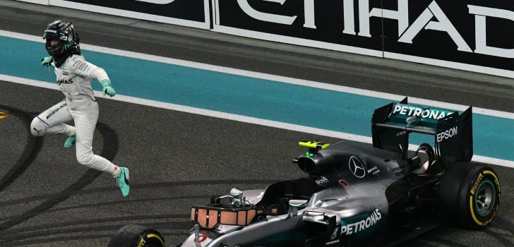 Rosberg celebrando su título