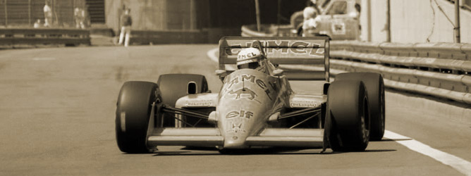 Satoru Nakajima rueda con Lotus