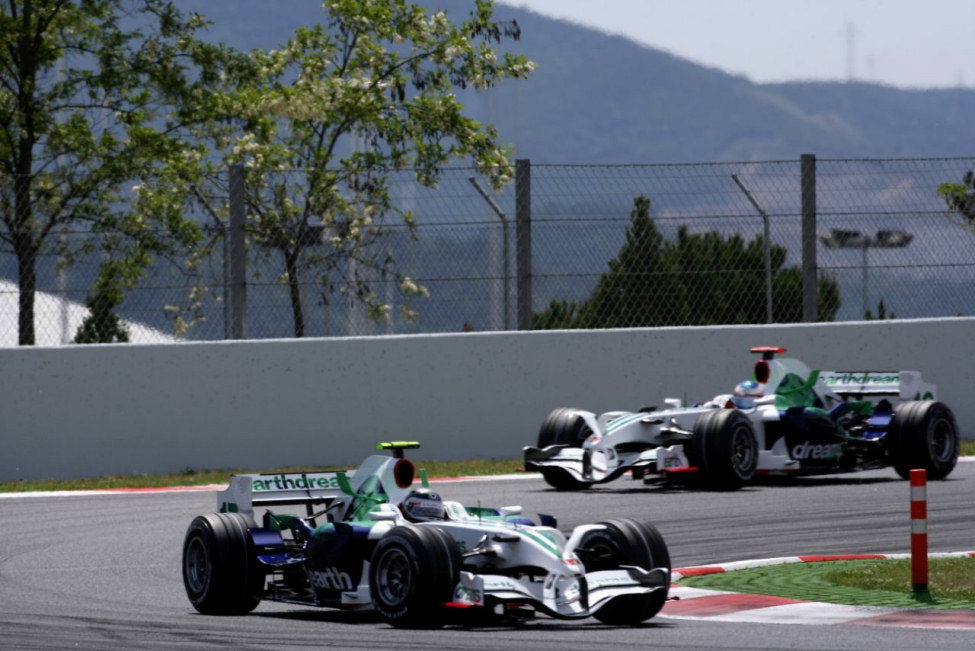 Button y Barrichello en Montmeló