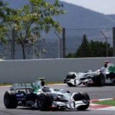 Button y Barrichello en Montmeló