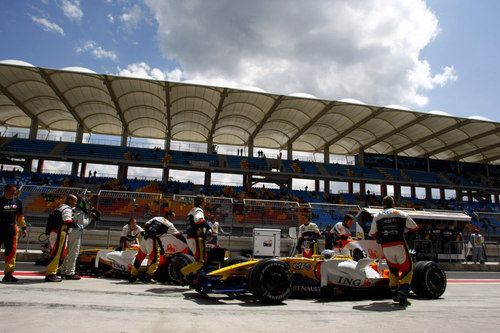 Los Renault vuelven al garaje