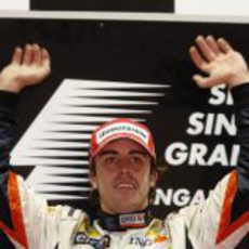 Alonso contento por su primer puesto