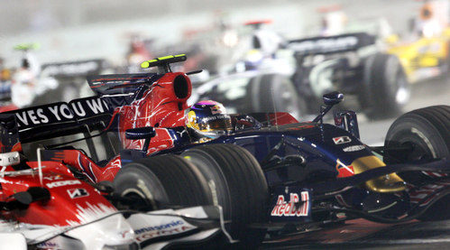 Vettel pugna con un Toyota