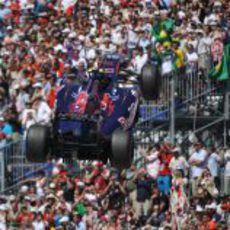 El Toro Rosso de Alguersuari vuela en el GP de Mónaco 2011