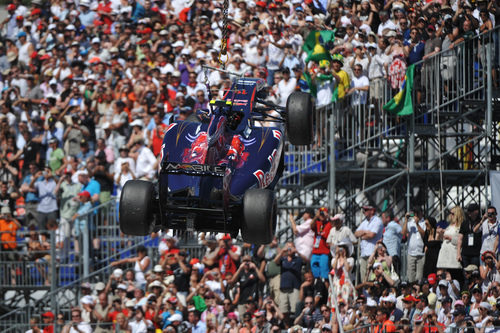 El Toro Rosso de Alguersuari vuela en el GP de Mónaco 2011