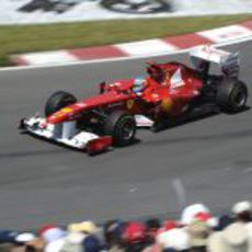 Fernando Alonso rueda en el GP de Canadá 2011