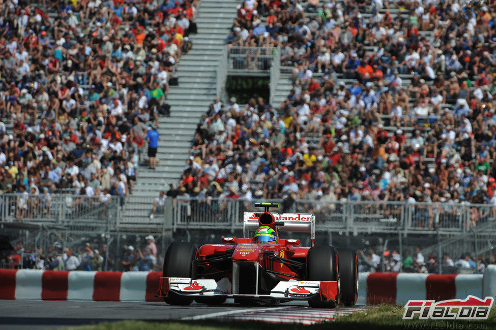 Felipe Massa y el público del GP de Canadá 2011