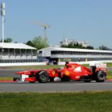 Alonso durante los entrenamientos del viernes en el GP de Canadá 2011