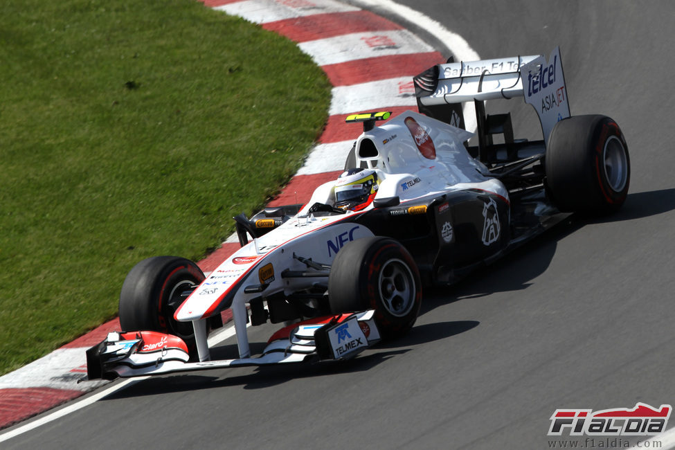 Pedro de la Rosa rueda en el GP de Canadá 2011