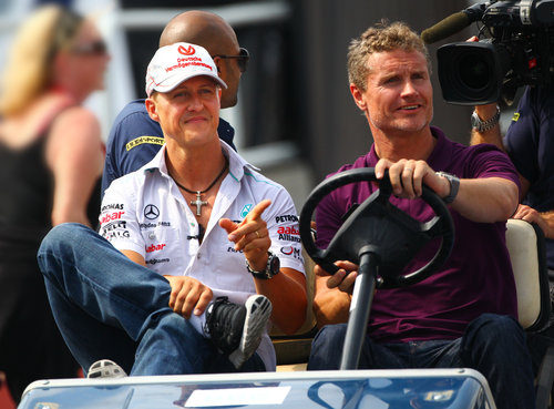 Schumacher sale de paseo por el circuito de Canadá junto a Coulthard