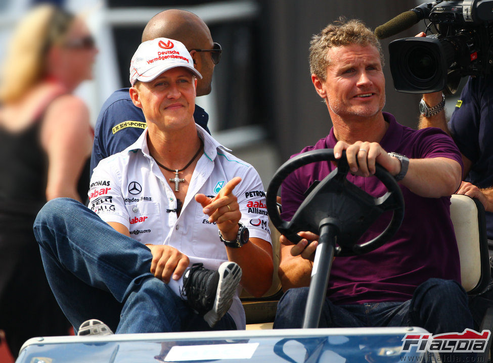 Schumacher sale de paseo por el circuito de Canadá junto a Coulthard