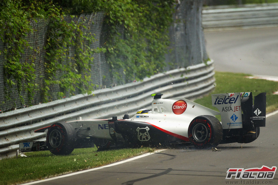 Accidente de De la Rosa en los libres 3 del GP de Canadá 2011