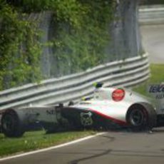 Accidente de De la Rosa en los libres 3 del GP de Canadá 2011