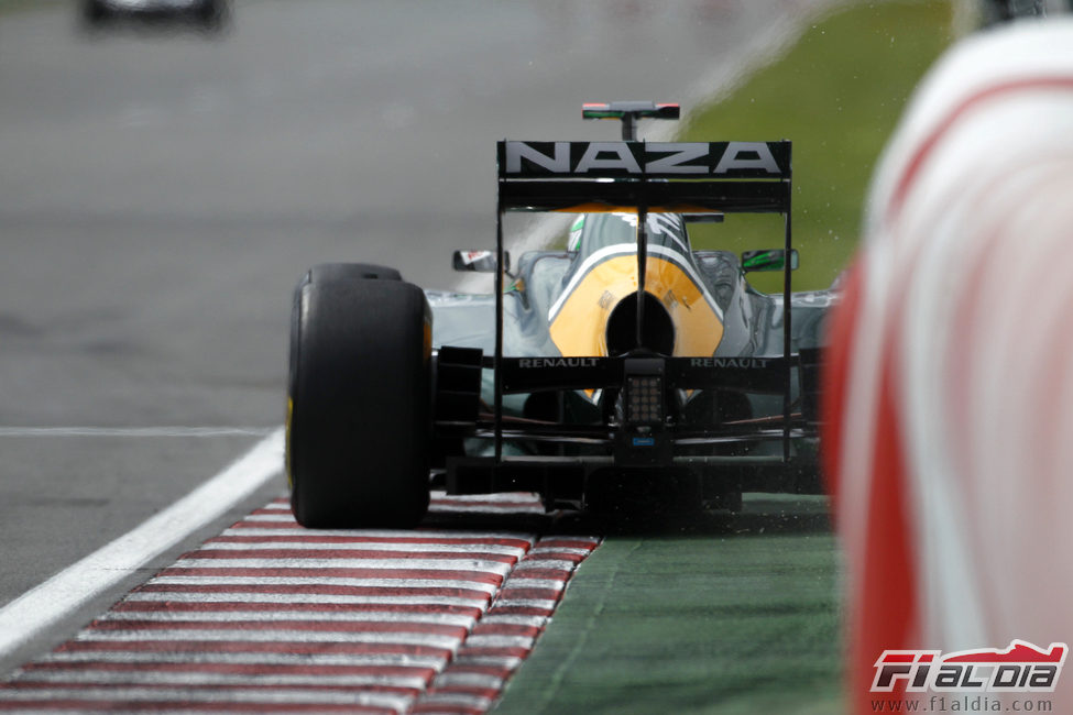 Kovalainen rozando el muro en Canadá