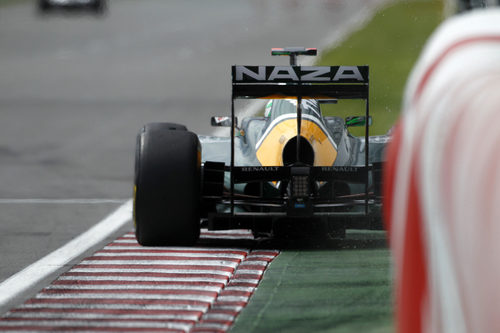 Kovalainen rozando el muro en Canadá