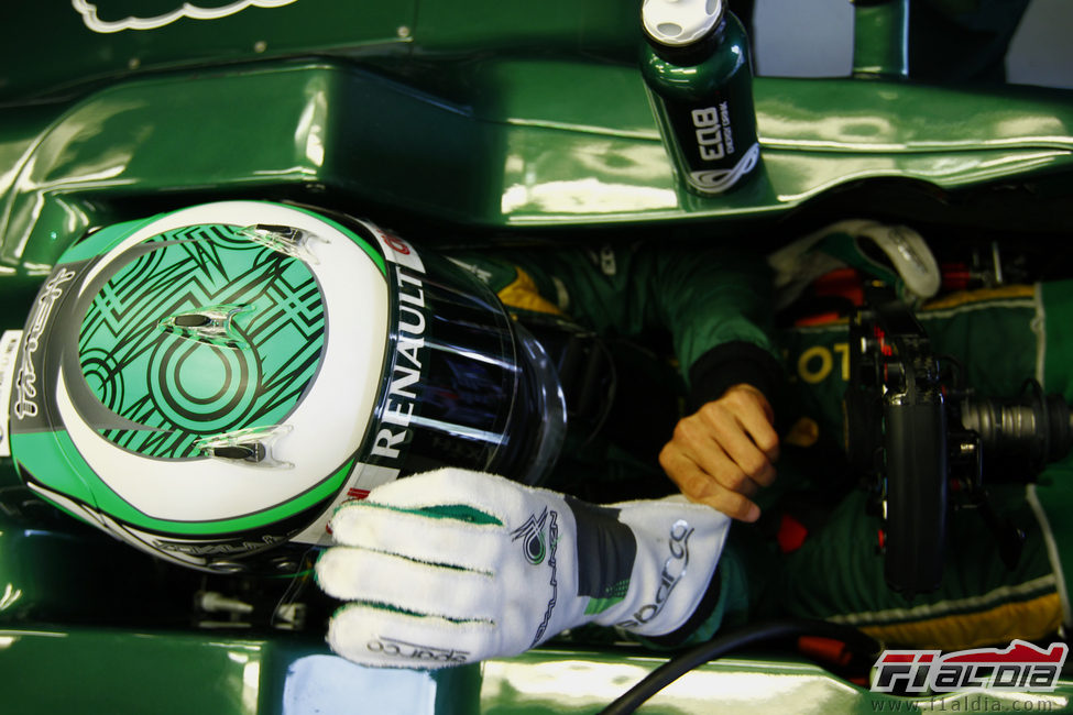 Kovalainen en el cockpit