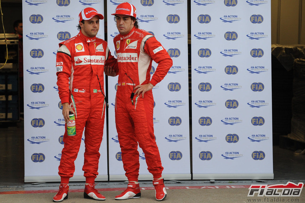 Felipe Massa y Fernando Alonso tras la clasificación del GP de Canadá 2011
