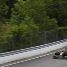 Heidfeld rueda junto a los muros del circuito Gilles Villeneuve