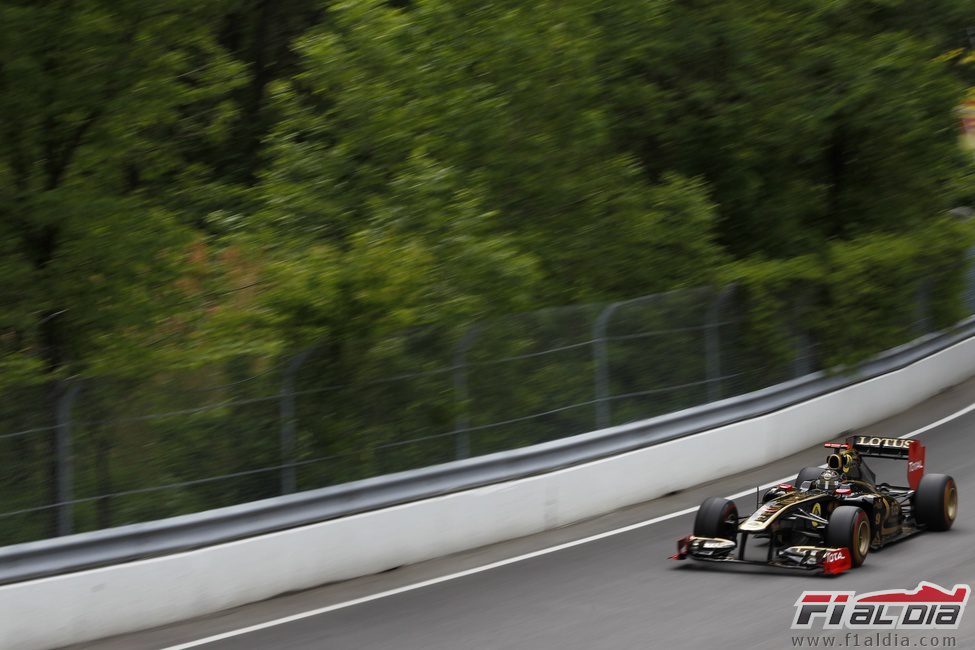 Heidfeld rueda junto a los muros del circuito Gilles Villeneuve