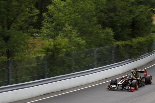 Heidfeld rueda junto a los muros del circuito Gilles Villeneuve