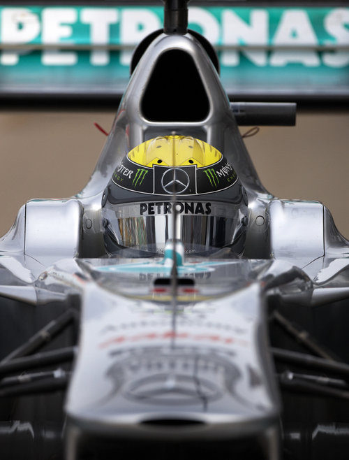 Nico Rosberg y su Mercedes frente a la cámara en Canadá 2011