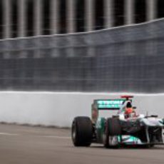 Schumacher junto a los muros del circuito Gilles Villeneuve en Canadá 2011