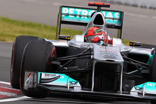 Michael Schumacher exprime sus neumáticos superblandos en clasificación