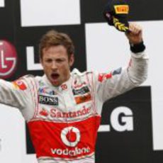 Button celebra con rabia su victoria en Montreal