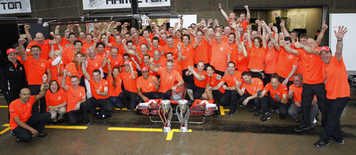 El equipo McLaren celebra su victoria en el GP de Canadá 2011