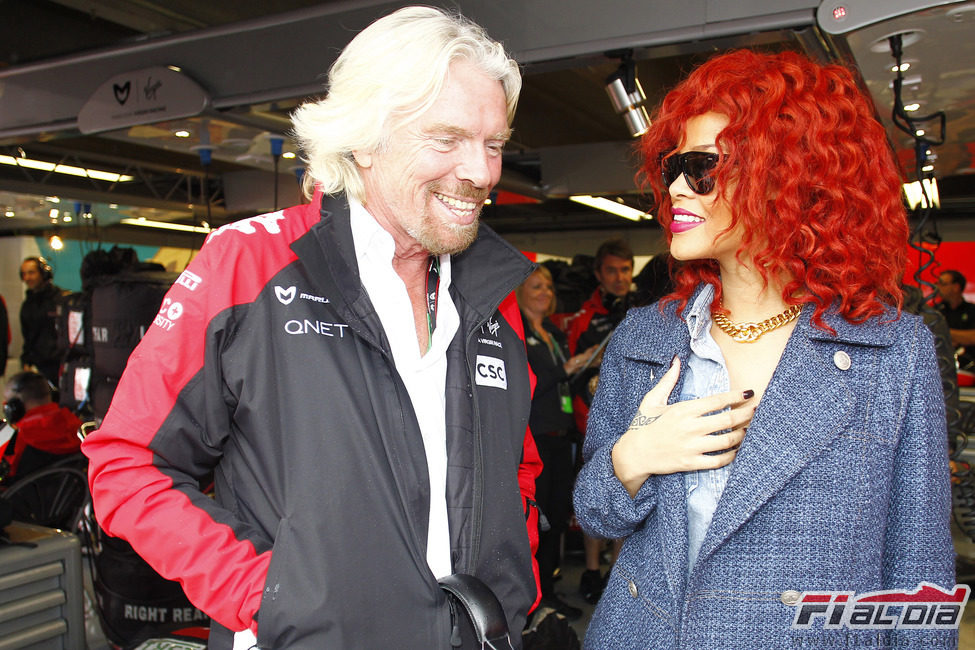 Richard Branson junto a Rihanna en el paddock de Canadá 2011