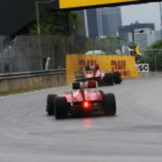 Los dos Ferrari en la carrera del GP de Canadá 2011