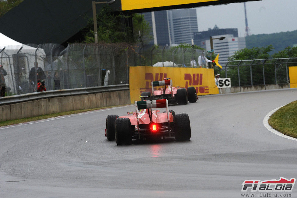 Los dos Ferrari en la carrera del GP de Canadá 2011