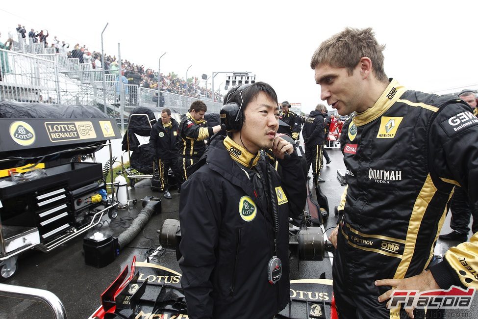 Vitaly Petrov en la parrilla de Canadá 2011