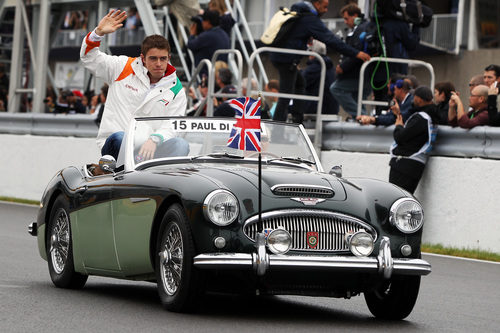 Paul di Resta saluda al público del GP de Canadá 2011