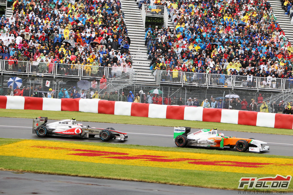 Di Resta es perseguido por Button en Canadá 2011