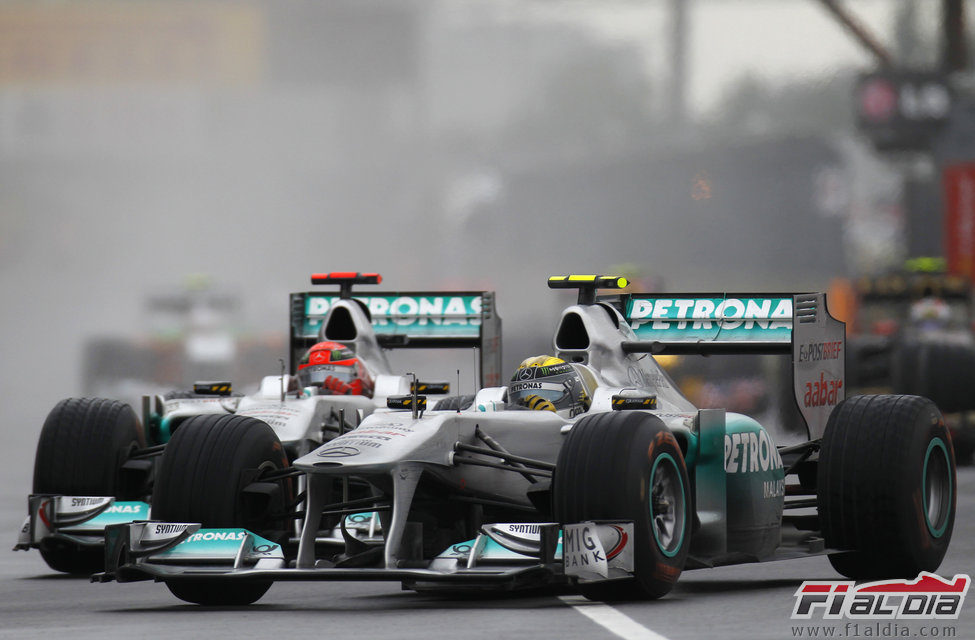 Rosberg y Schumacher ruedan juntos en Canadá 2011