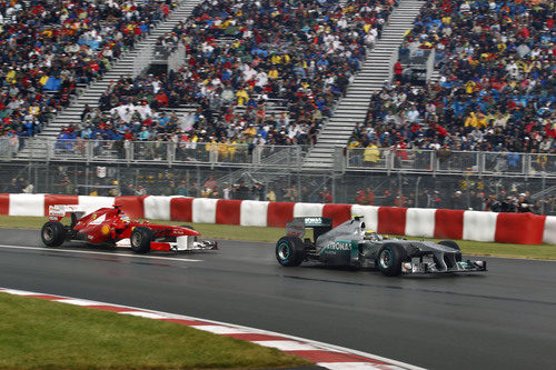 Nico Rosberg por delante de Fernando Alonso en Canadá 2011