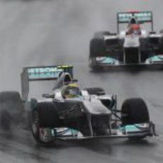 Los pilotos de Mercedes sobre el mojado asfalto de Canadá 2011